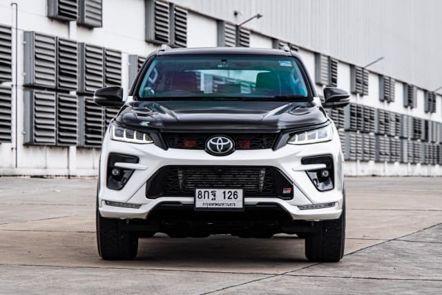 2019 TOYOTA Fortuner