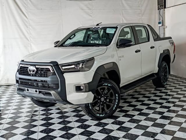 2025 TOYOTA Hilux