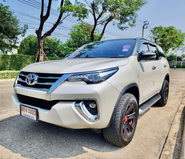 2020 TOYOTA Fortuner