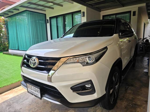 2019 TOYOTA Fortuner