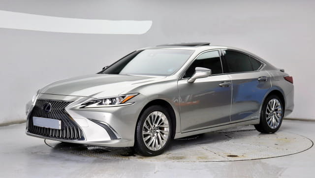 2021 LEXUS ES
