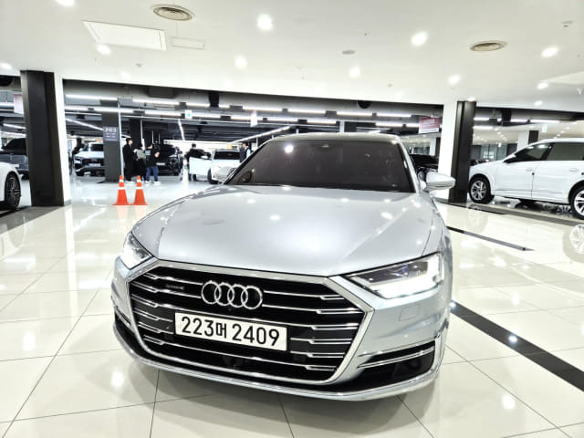 2021 AUDI A8