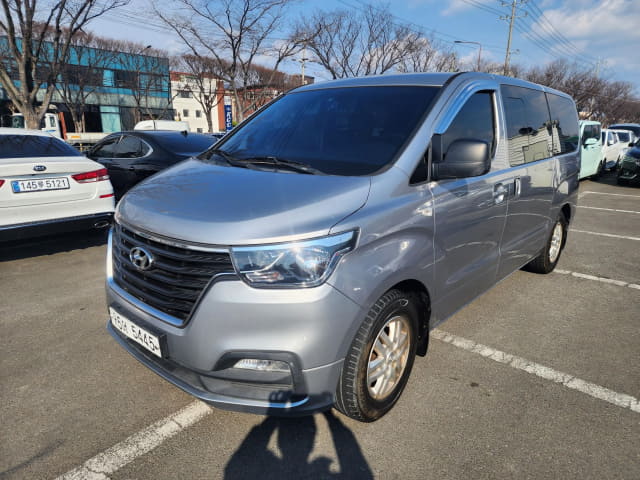 2018 HYUNDAI Grand Starex