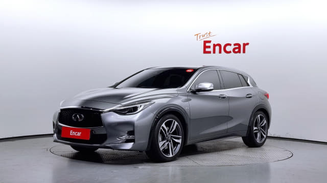 2017 Infiniti Q30, 