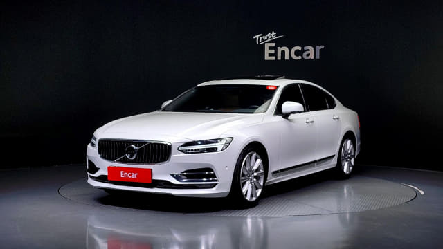 2020 VOLVO S90