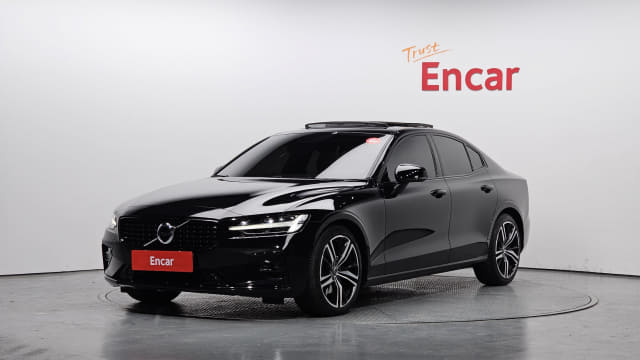 2022 VOLVO S60