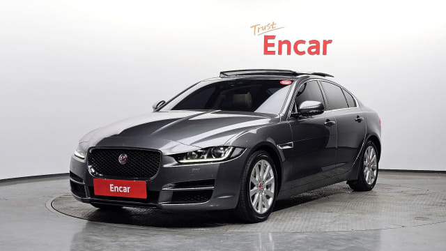 2017 JAGUAR XE