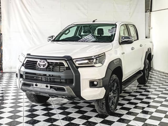 2025 TOYOTA Hilux