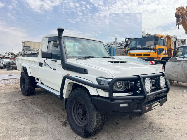 2017 TOYOTA Land Cruiser