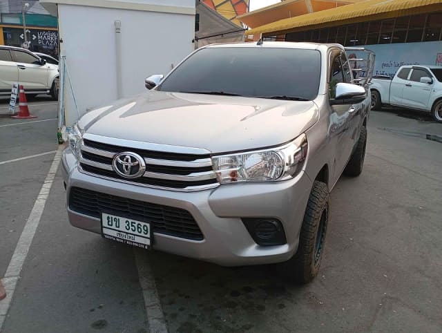 2017 TOYOTA Hilux