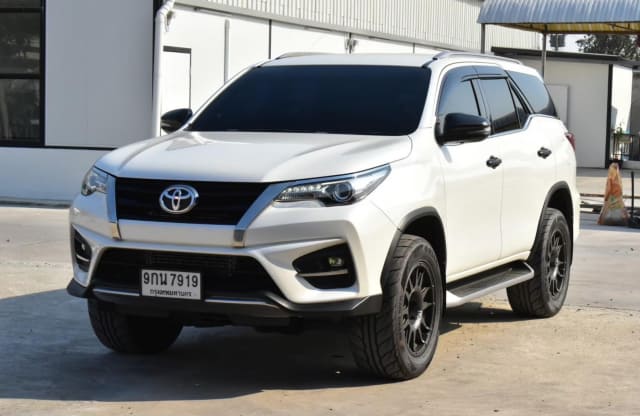 2020 TOYOTA Fortuner
