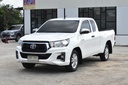 2019 TOYOTA Hilux