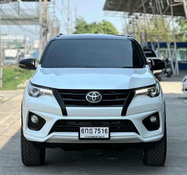 2017 TOYOTA Fortuner