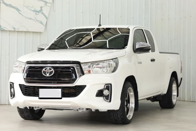 2020 TOYOTA Hilux