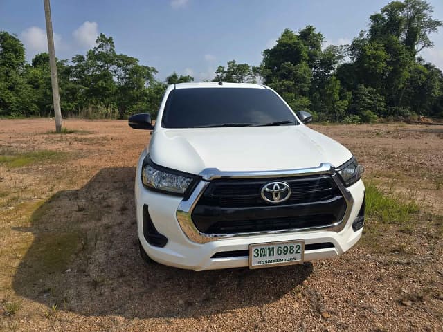 2023 TOYOTA Hilux