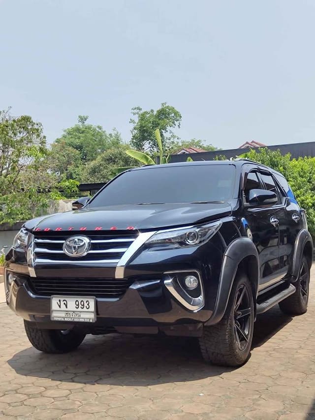 2017 TOYOTA Fortuner