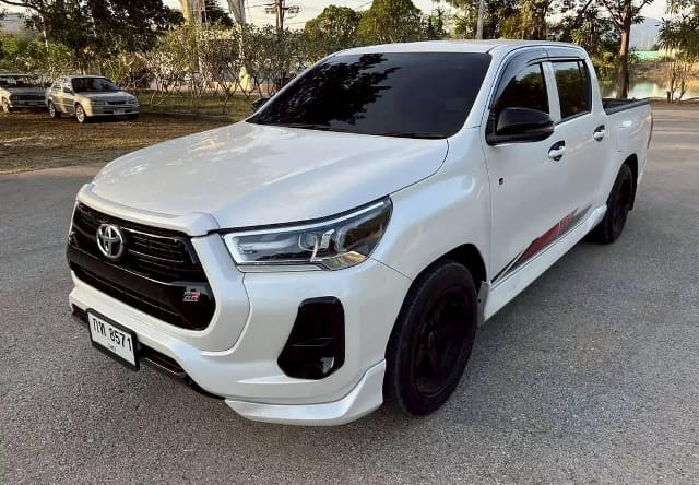 2022 TOYOTA Hilux