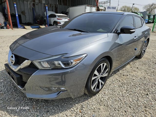 2017 NISSAN Maxima