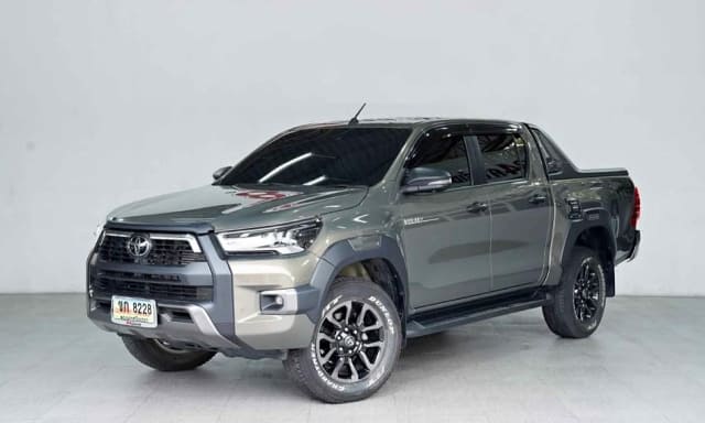 2024 TOYOTA Hilux