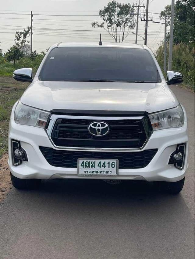 2019 TOYOTA Hilux