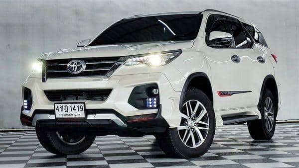 2019 TOYOTA Fortuner