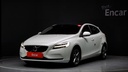 2017 VOLVO V40