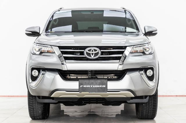 2017 TOYOTA Fortuner