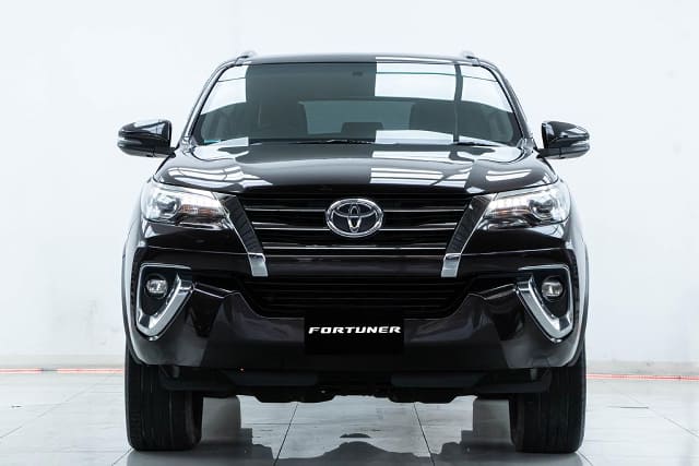 2017 TOYOTA Fortuner
