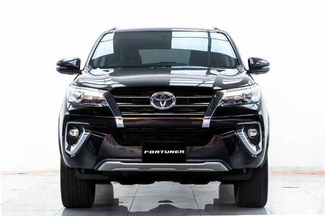 2017 TOYOTA Fortuner