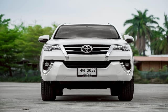 2017 TOYOTA Fortuner