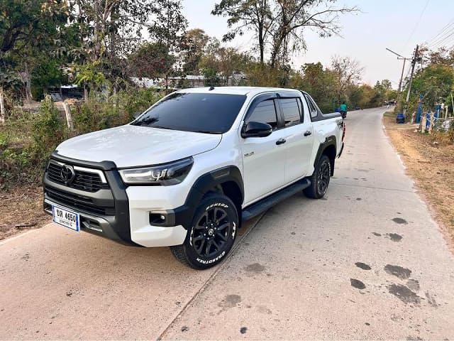 2023 TOYOTA Hilux