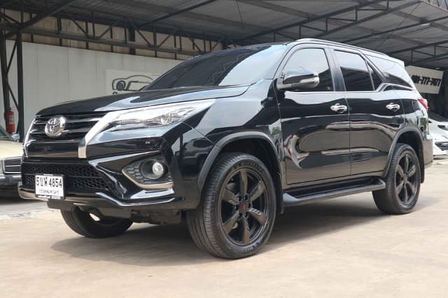 2017 TOYOTA Fortuner