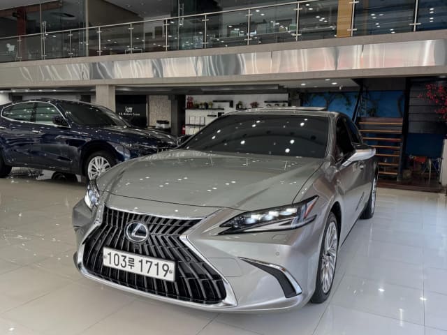2024 LEXUS ES