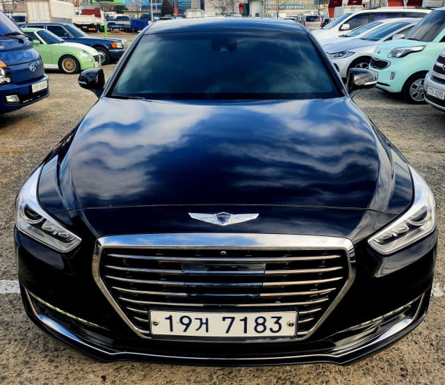 2017 Genesis EQ900