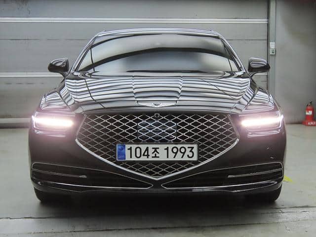 2021 Genesis G90