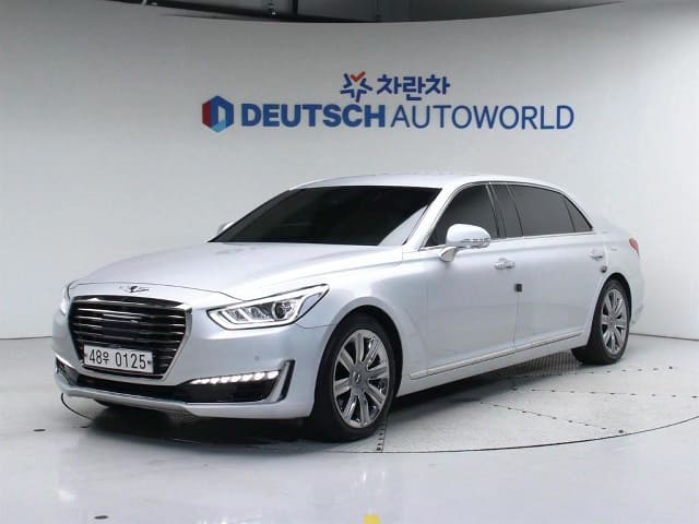 2017 Genesis EQ900