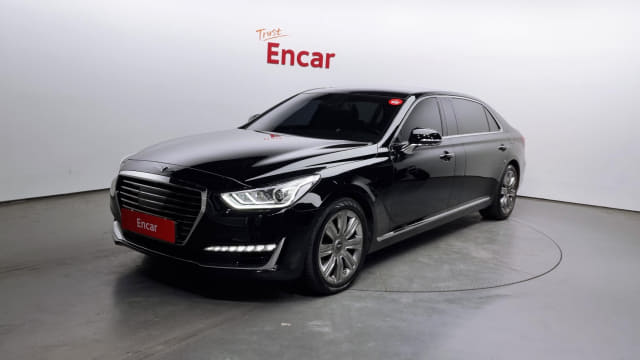 2017 Genesis EQ900
