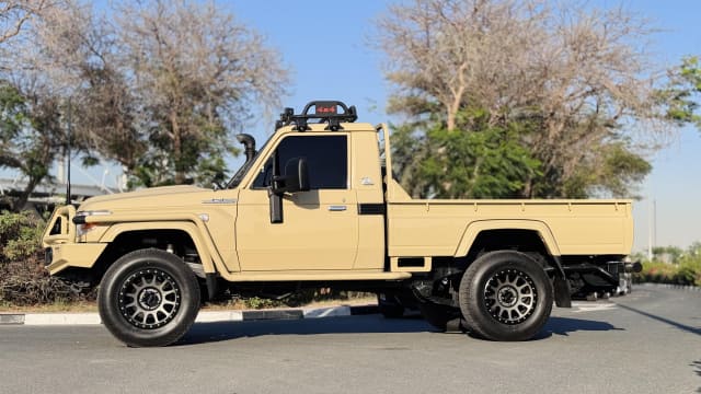 2022 TOYOTA Land Cruiser
