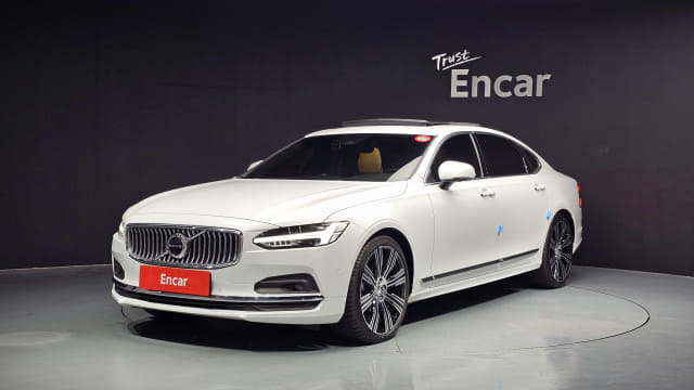 2023 VOLVO S90