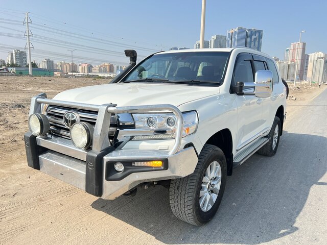 2016 TOYOTA Land Cruiser