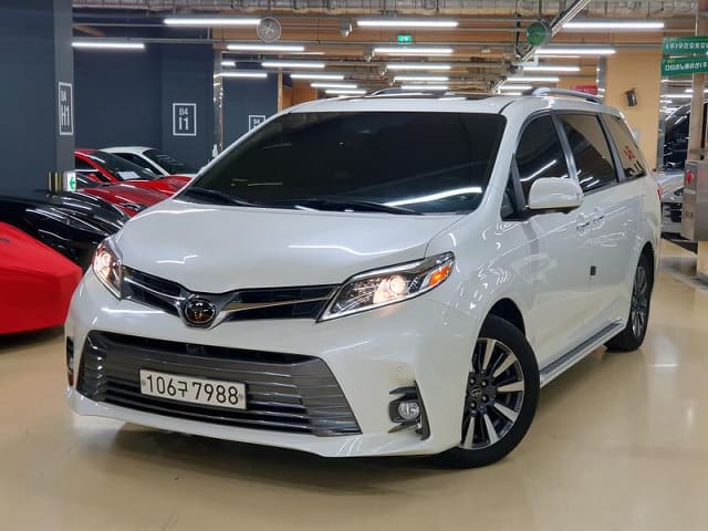 2018 TOYOTA Sienna