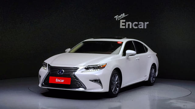 2018 LEXUS ES