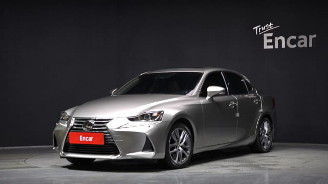 2019 LEXUS IS
