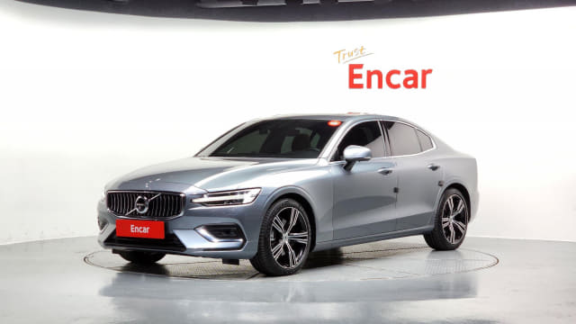 2021 VOLVO S60