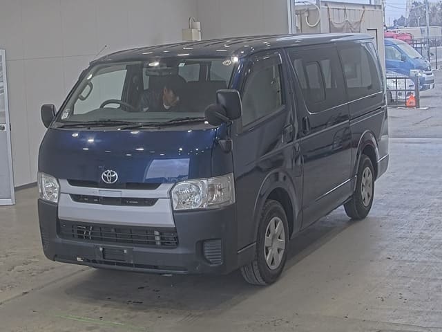 2018 TOYOTA Regiusace Van