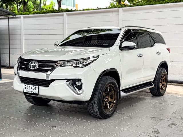 2018 TOYOTA Fortuner