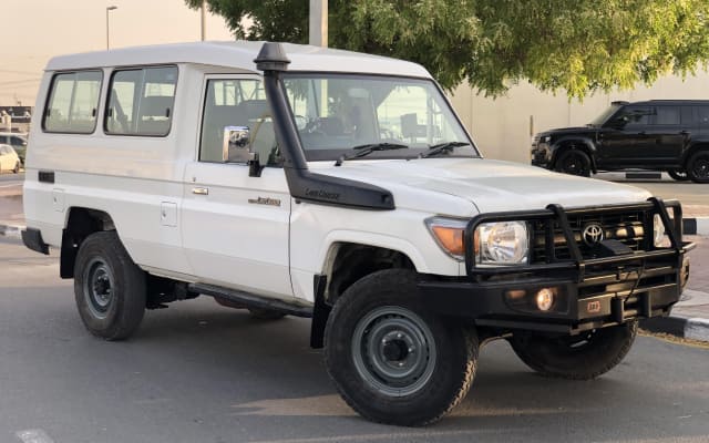 2017 TOYOTA Land Cruiser