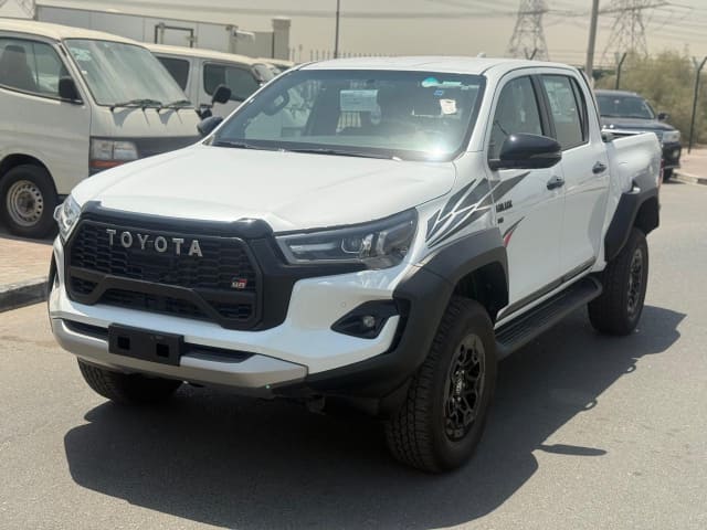 2024 TOYOTA Hilux, 
