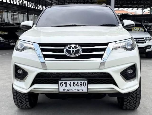 2018 TOYOTA Fortuner