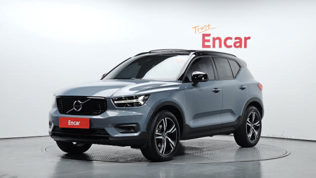 2020 VOLVO XC40
